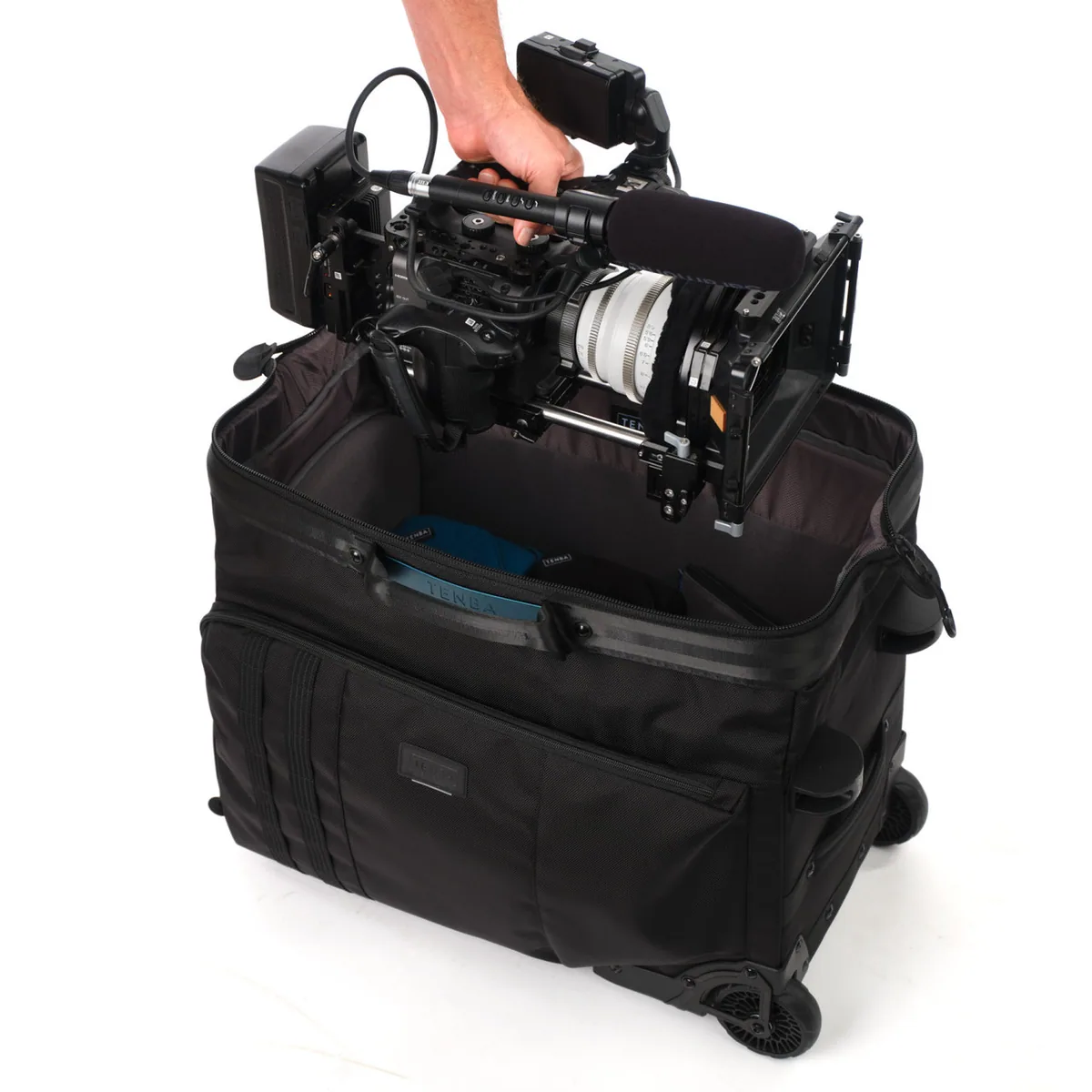 Tenba Cineluxe V2 Roller 24 (Black, 43L)